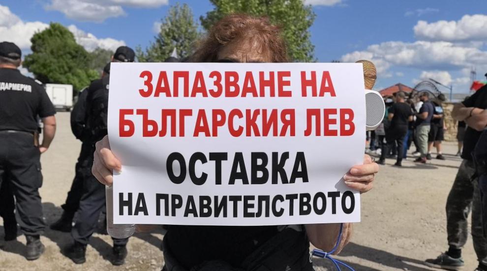 Протести против присъединяването към еврозоната блокираха „Орлов мост“ в София и Подбалканския път