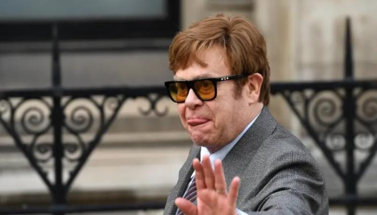 Елтън Джон - Елтън Джон към британското правителство: Абсолютни загубеняци!