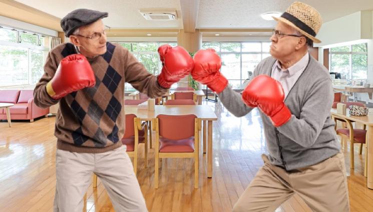 старци бой - БЕСНИ СТРАШНИ ПЕНСИИ: Бой в старчески дом!