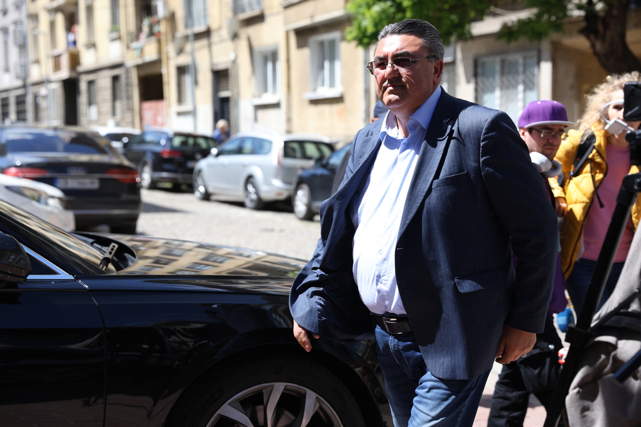 <p>Служители на областната управа запечатаха централата на ДПС &ndash; Централен съвет на столичния бул. &quot;Александър Стамболийски&quot; 45А.</p>