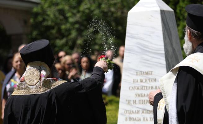Откриха паметник за лекарите, загинали от COVID-19