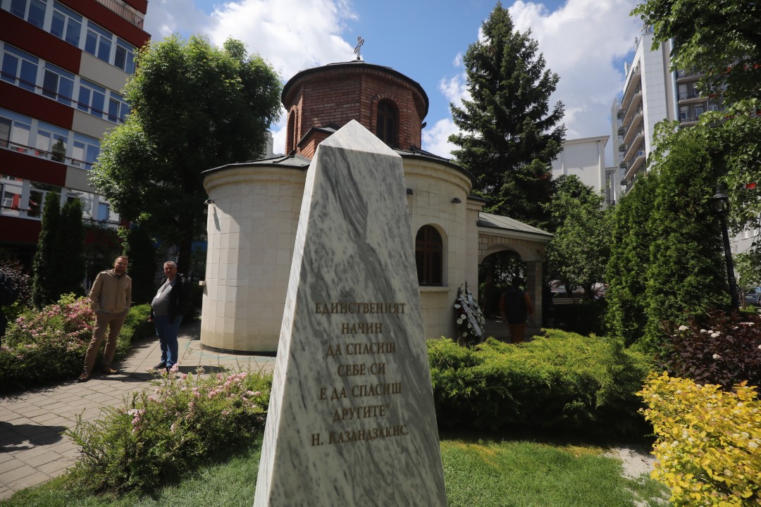 <p>С откриването на специален паметник в София беше отдадена почит на служителите на спешната болница &bdquo;Пирогов&ldquo;, посветили живота си на другите преди, по време и след пандемията от COVID-19.</p>