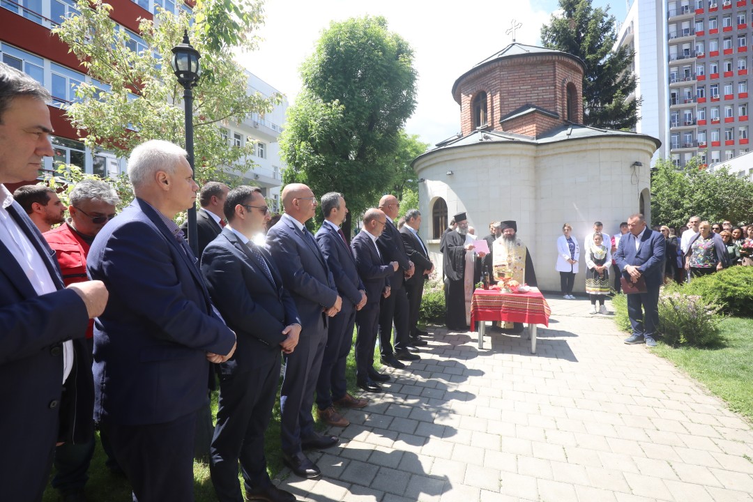 <p>С откриването на специален паметник в София беше отдадена почит на служителите на спешната болница &bdquo;Пирогов&ldquo;, посветили живота си на другите преди, по време и след пандемията от COVID-19.</p>