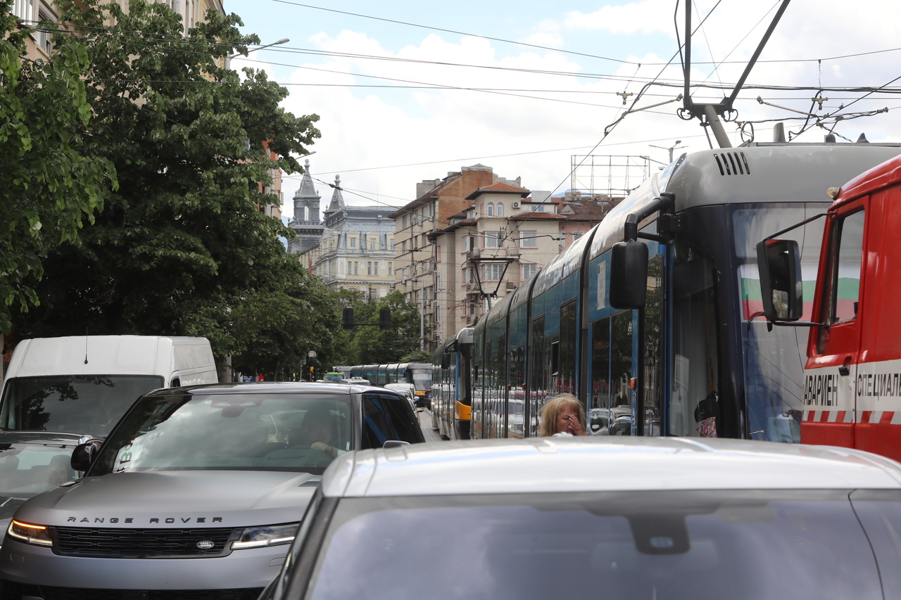 <p>Катастрофа затрудни движението на трамваите по бул. &quot;Христо Ботев&quot; в София.</p>