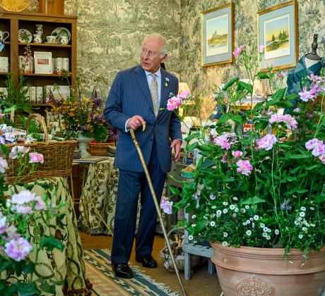 Крал Чарлз III бе заснет с бастун на две последователни