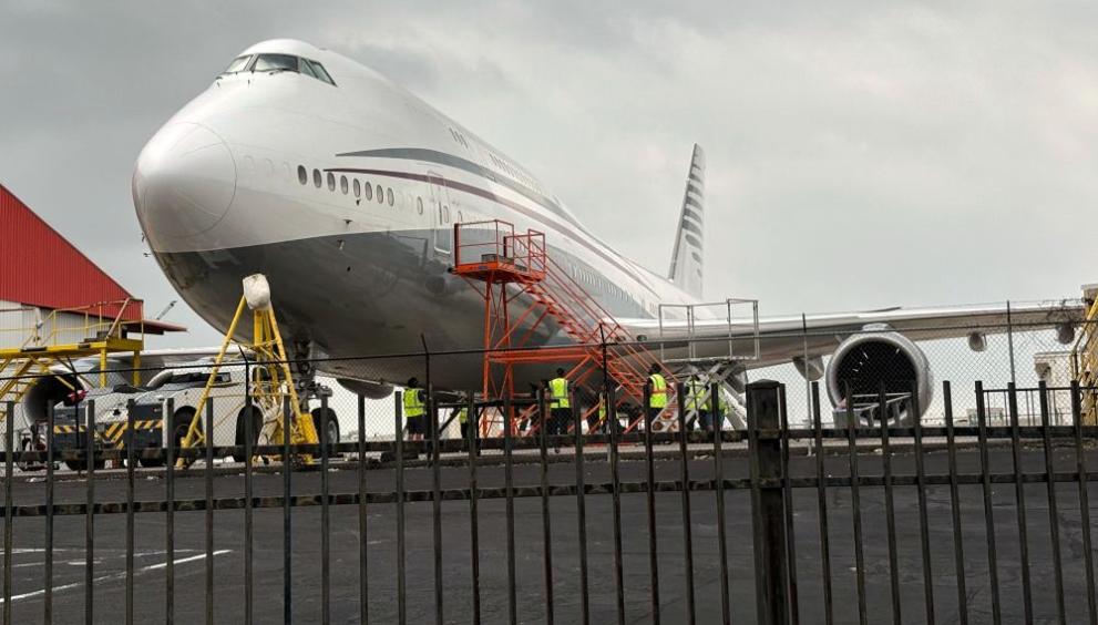 Boeing 747 в разцветка, използвана от катарското кралско семейство, е заснет на 2 май на международното летище Сан Антонио в Тексас
