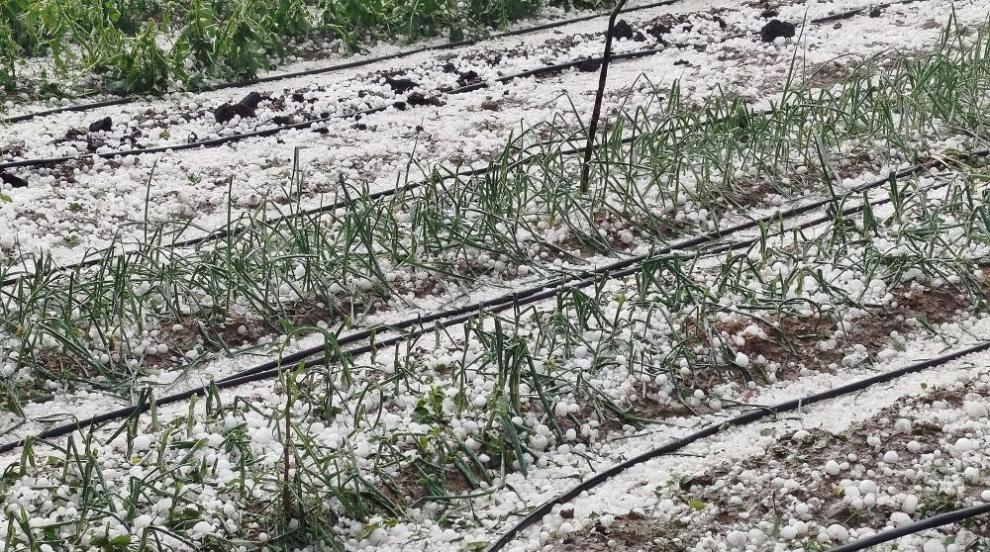 Населени места без електричество в части на страната заради проливни дъждове и градушки