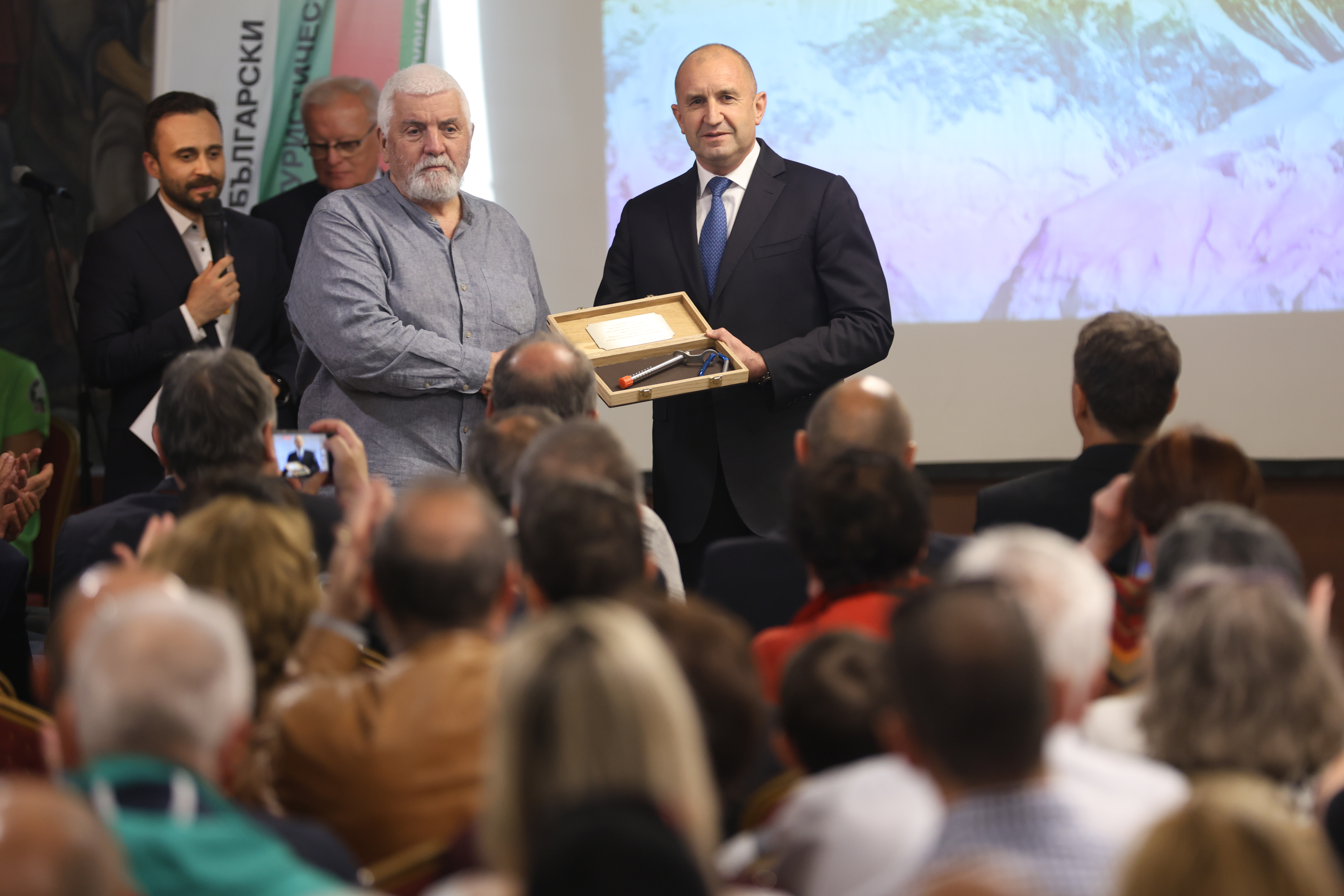 Меноди Савов