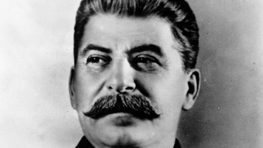 <p>Путин иска да върне култа към Сталин в Русия</p>