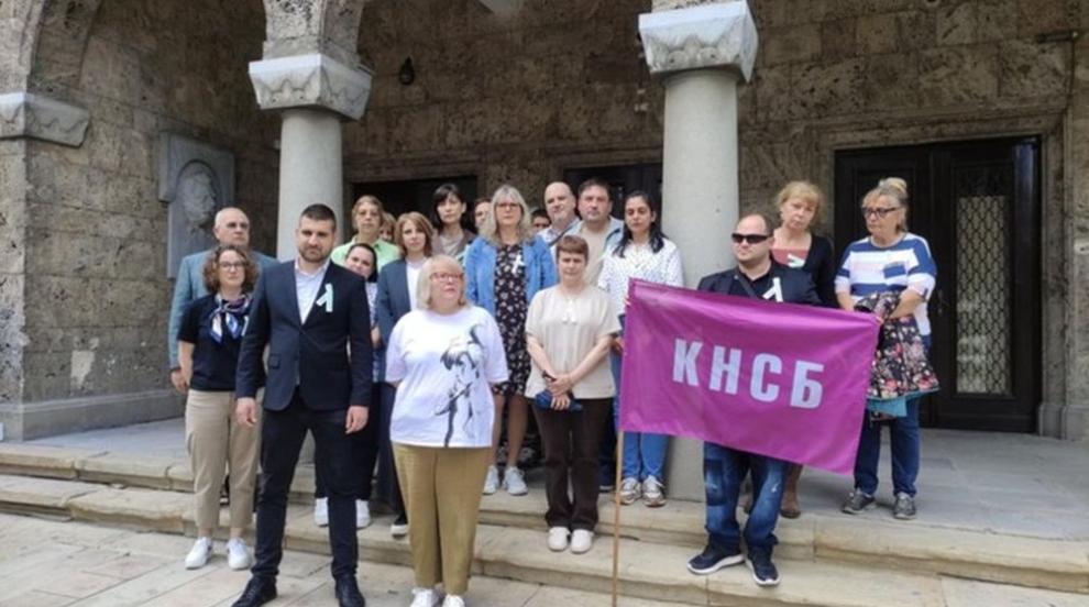 Протест на библиотекари и представители на културни институции от Търново