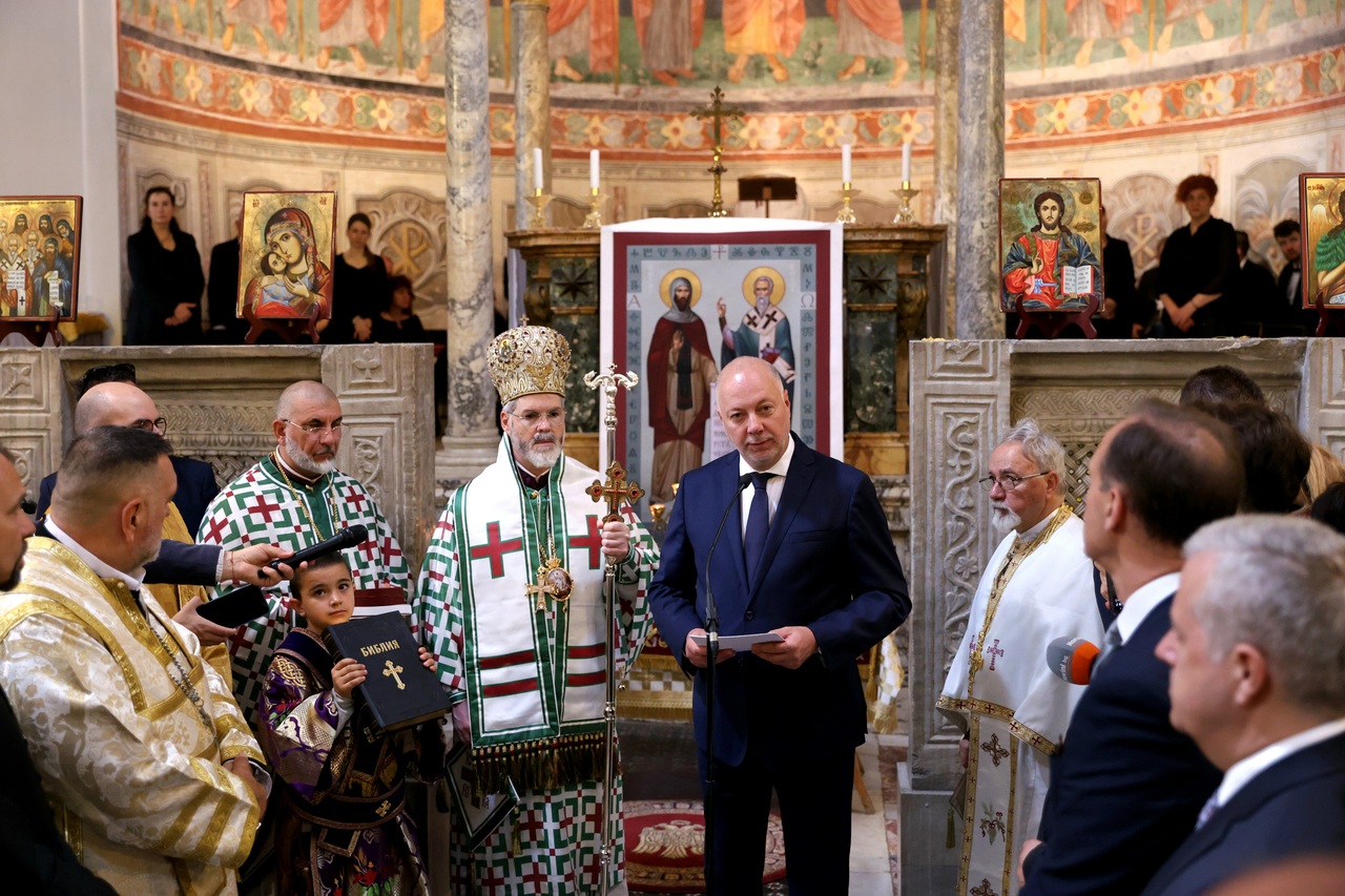 <p>Министър-председателят Росен Желязков е на посещение във Ватикана и Рим в навечерието на 24 май - Денят на светите братя Кирил и Методий, на българската азбука, просвета и култура и на славянската книжовност.</p>