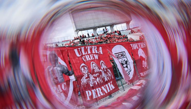 ЦСКА фенове - Сектор „Г” нахейти Томаш и играчите след фиаското