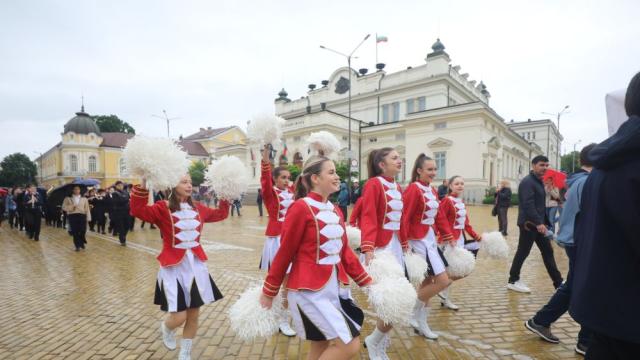 Столицата отбелязва 24 май с празнично шествие (ГАЛЕРИЯ)