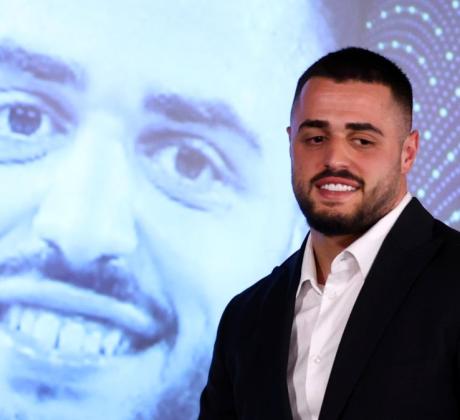 Световният шампион по вдигане на тежести Карлос Насар отново привлече