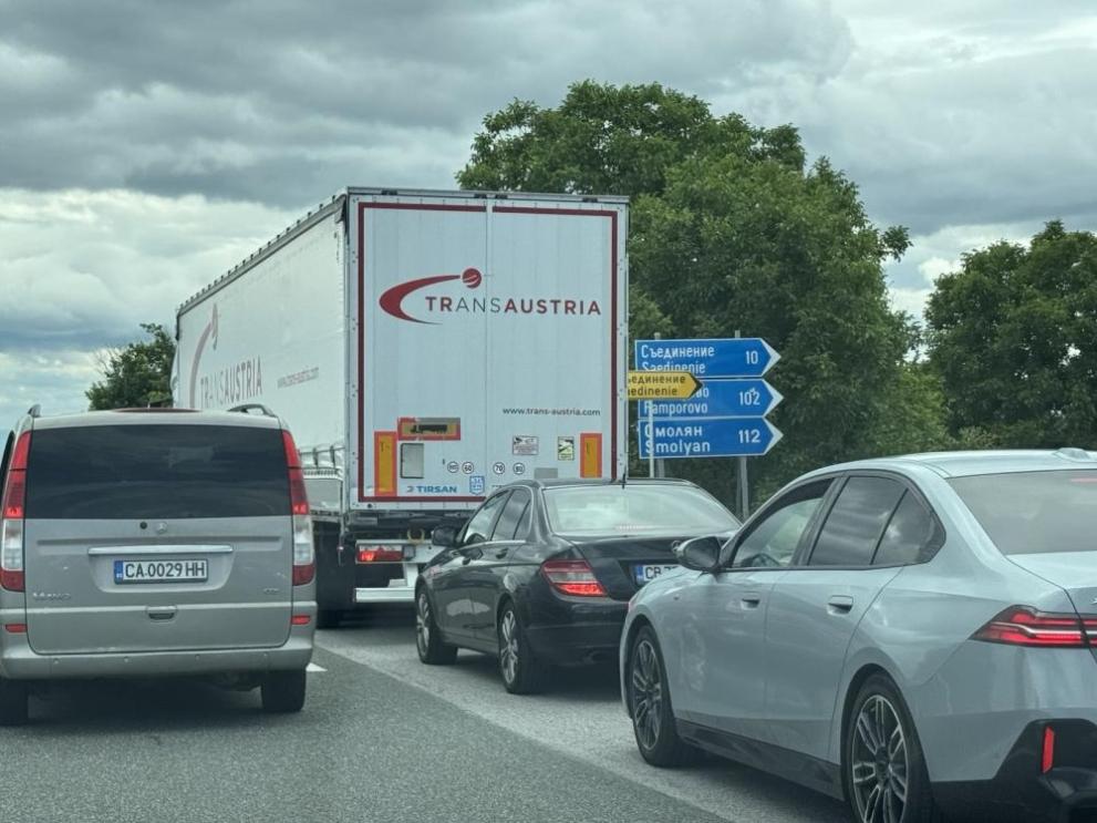 Трафикът по автомагистрала Тракия е натоварен. В района на Пловдив