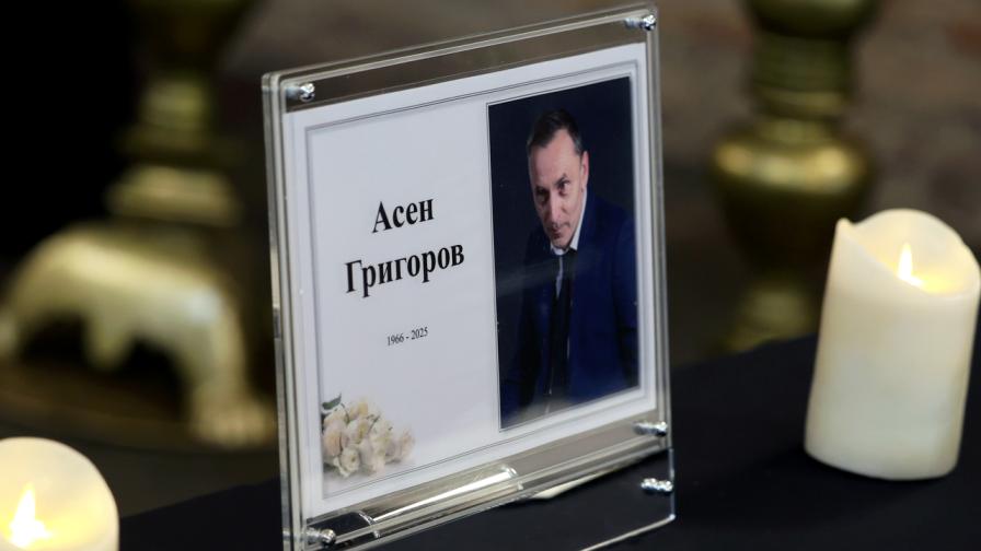 <p>Последно сбогом! Изпращаме журналиста Асен Григоров (СНИМКИ)</p>