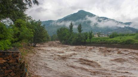 наводнение река