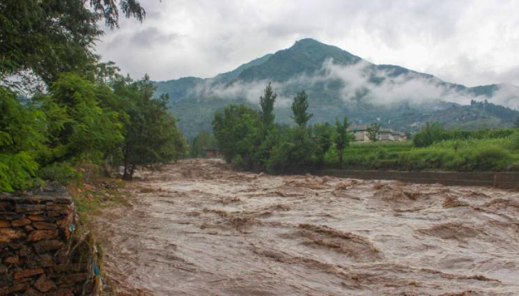 наводнение река - ТРАГЕДИЯ: Наводнения в Пакистан взеха жертви