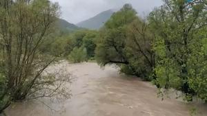 Дежурни екипи на община Тетевен и пожарната в града през