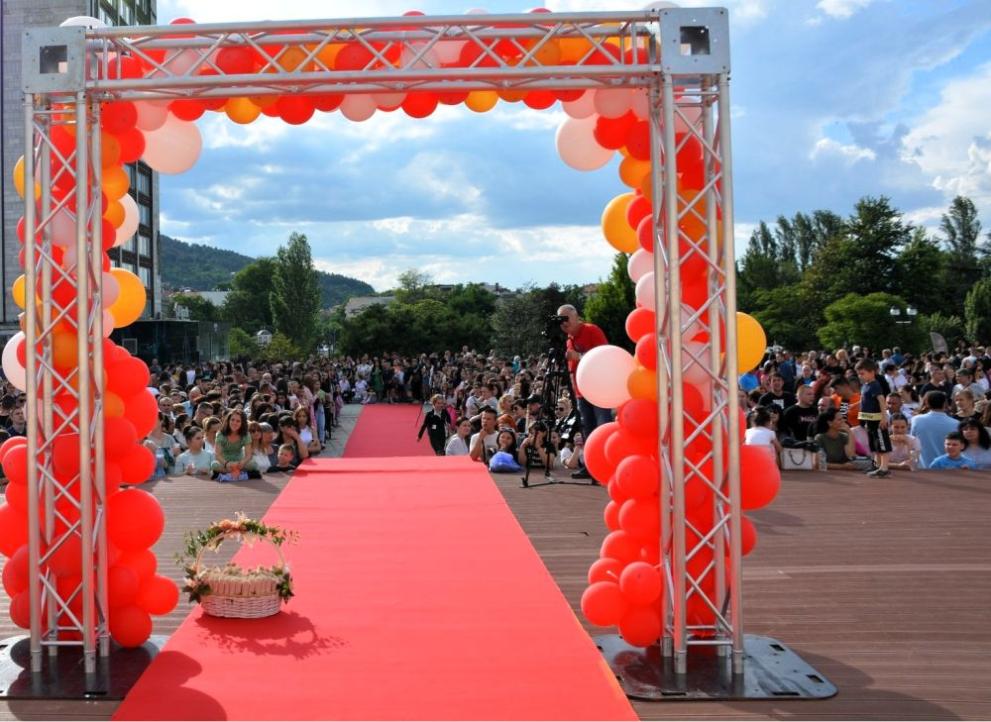 Дванадесетокласник от ПГ на ХВТ Св. Димитрий Солунски в Асеновград