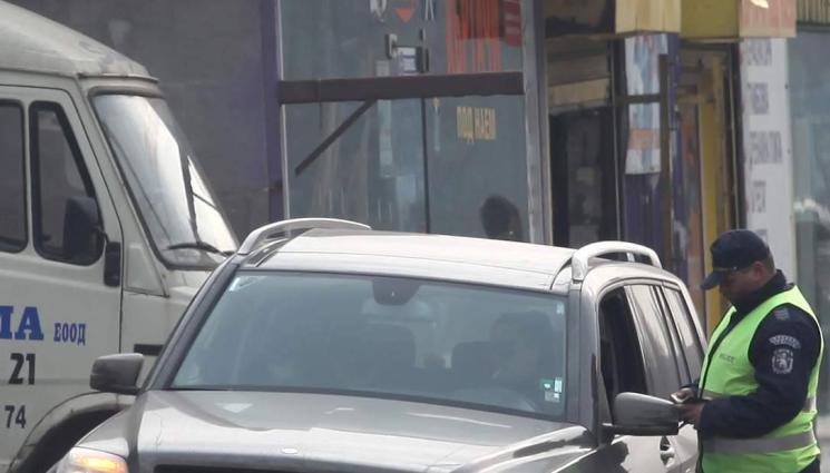 кат - ЧЕНГЕТА НАКРАК: Цивилни полицай дебнат за нарушения на пътя!