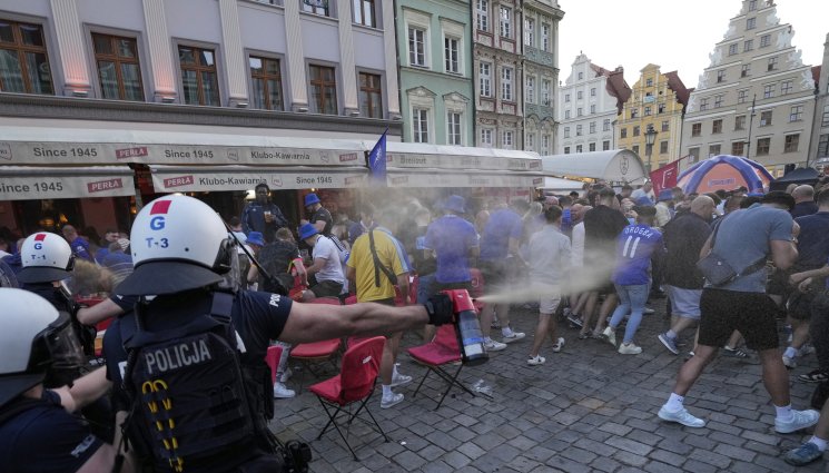 Сблъсъци между фенове на Реал Бетис и Челси преди финала - БЕЗРЕДИЦИ ПРЕДИ ФИНАЛА!