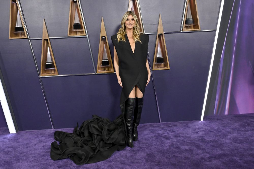 Американските музикални награди 2025 превърнаха червения килим в истинска модна арена