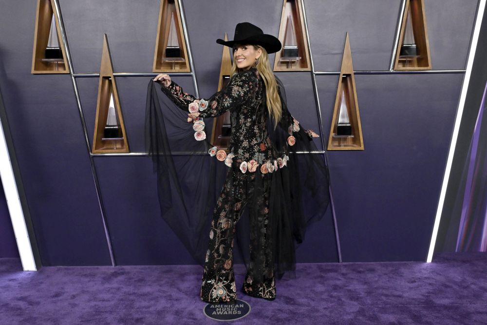 Американските музикални награди 2025 превърнаха червения килим в истинска модна арена