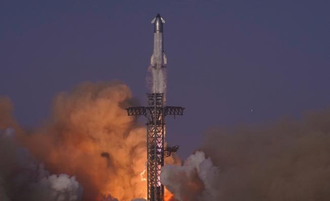 <p>Взриви се ракета на компания на Илон Мъск</p>