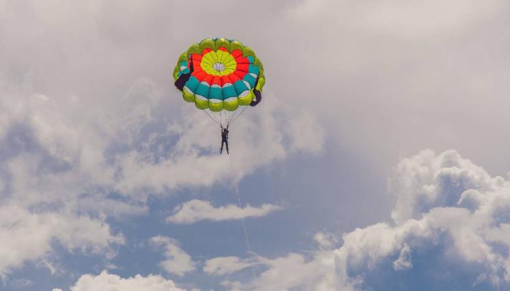 парасейлинг - Месец след смъртта на малкия Иван в Несебър: В Разлог ще запалят свещичка в негова памет