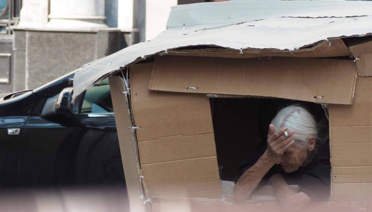 клошари бедняци - АМИ СЕГА: Могат ли да ни изхвърлят от жилището за неплатени сметки и замърсяване?!