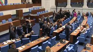 До напрежение и размяна на остри реплики и обиди се