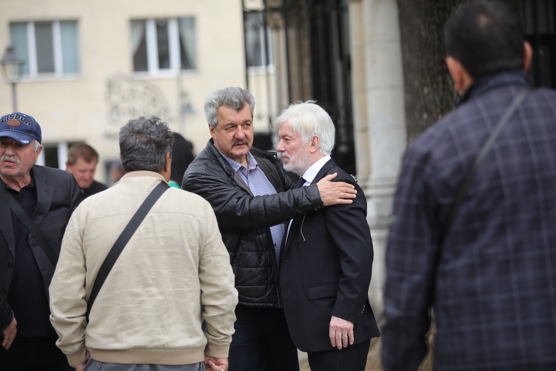 Близки, приятели и почитатели на „Левски“ изпратиха в последния му път легендарния защитник Кирил Ивков