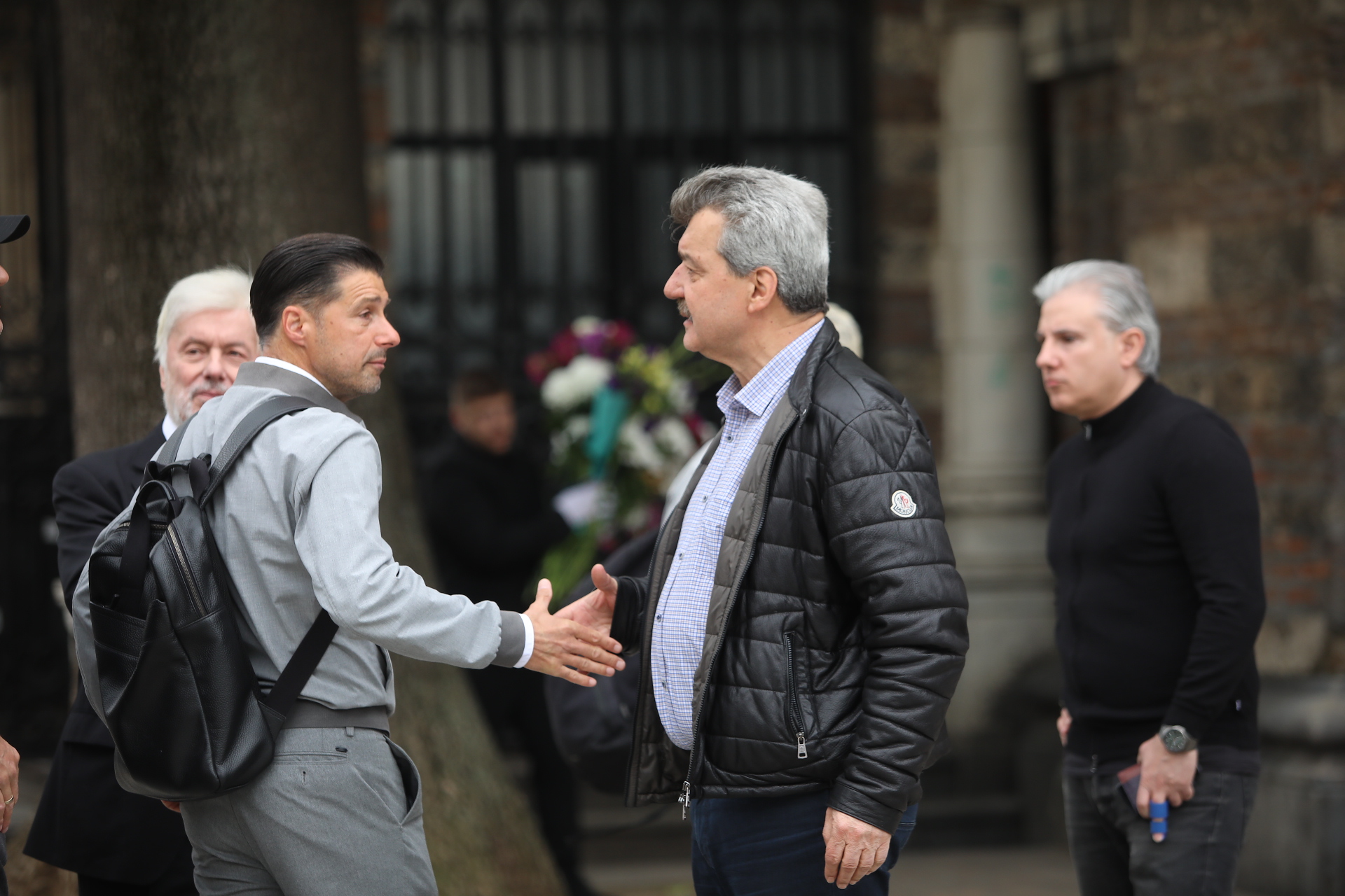 Близки, приятели и почитатели на „Левски“ изпратиха в последния му път легендарния защитник Кирил Ивков