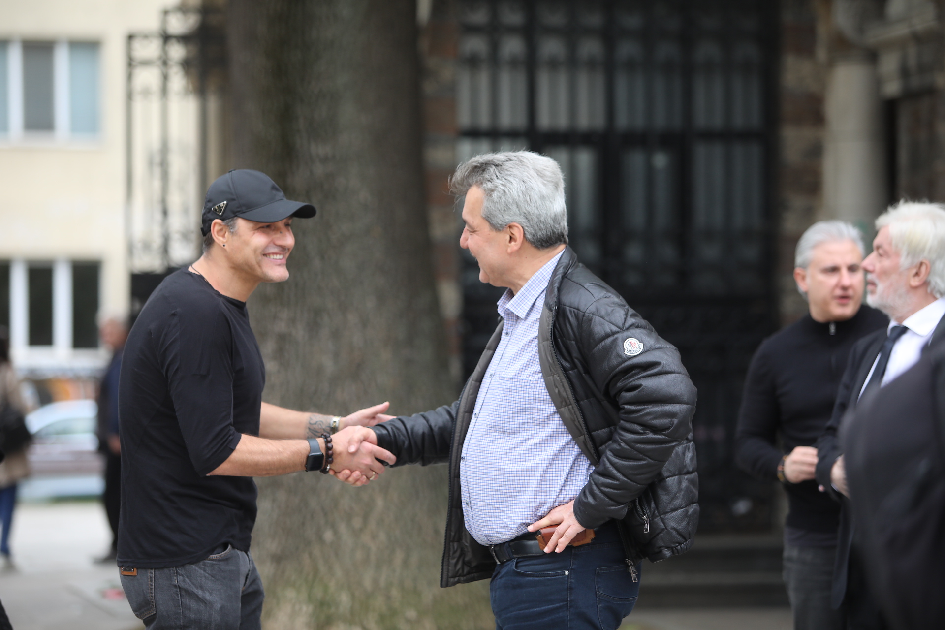 Близки, приятели и почитатели на „Левски“ изпратиха в последния му път легендарния защитник Кирил Ивков