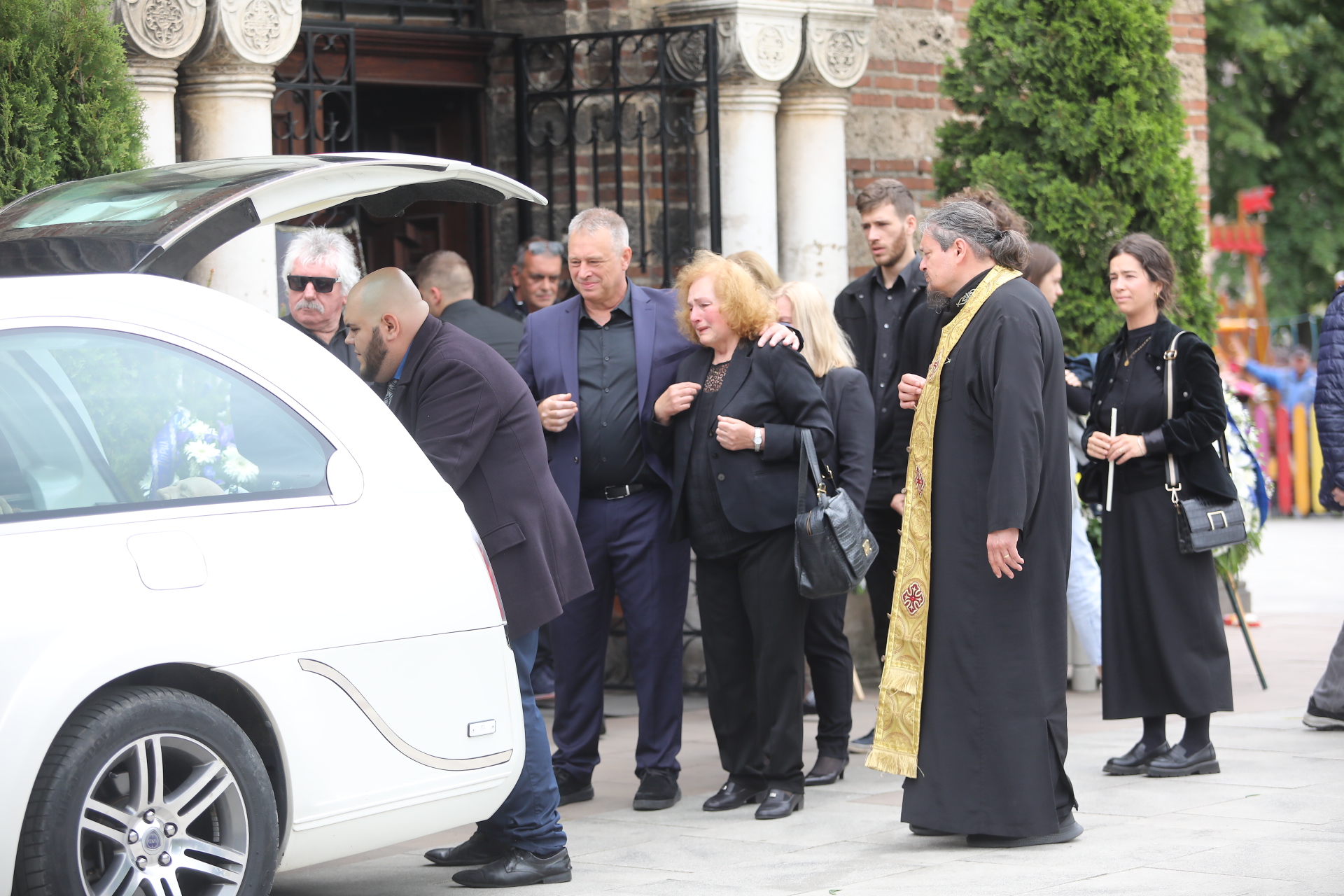 Близки, приятели и почитатели на „Левски“ изпратиха в последния му път легендарния защитник Кирил Ивков