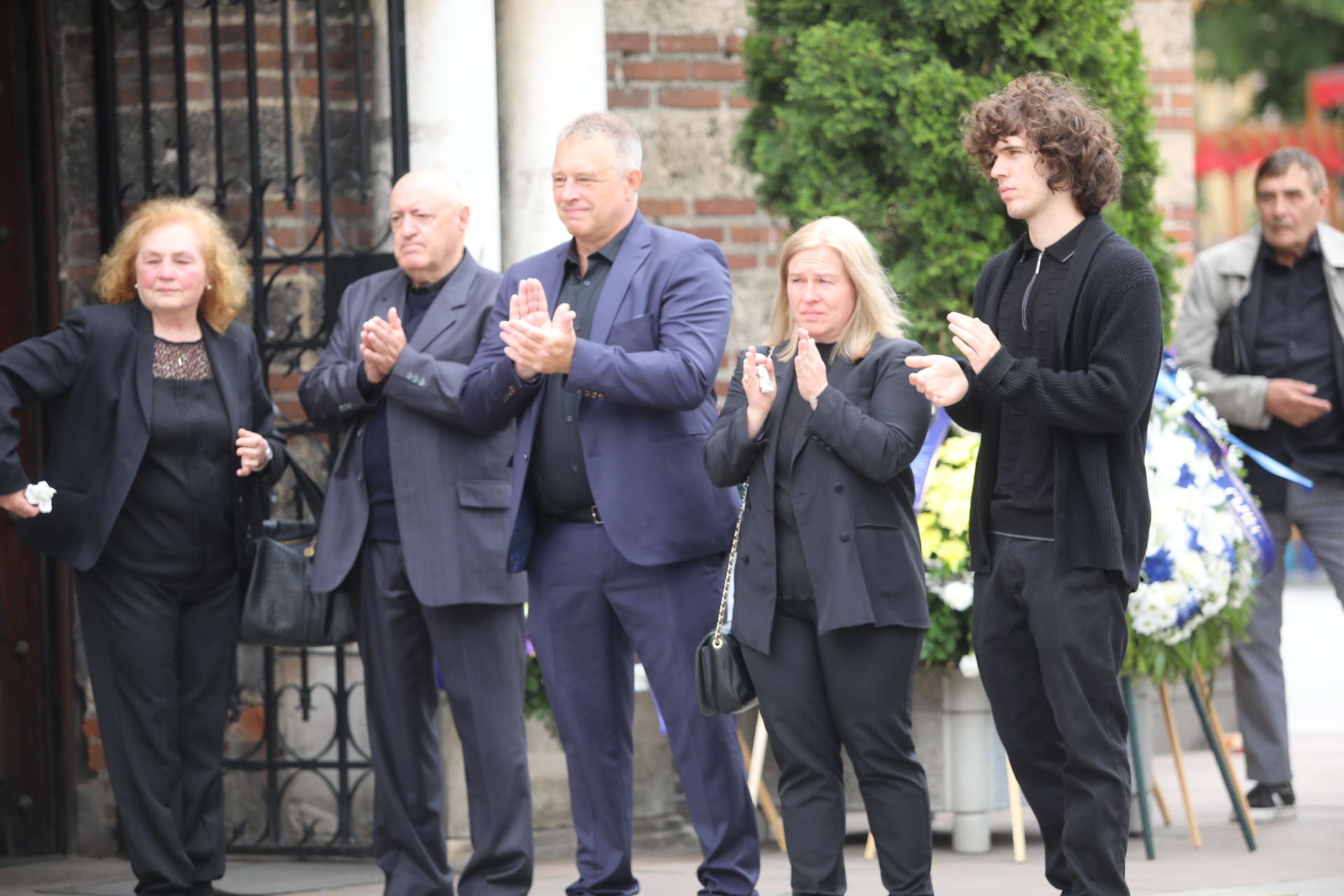 Близки, приятели и почитатели на „Левски“ изпратиха в последния му път легендарния защитник Кирил Ивков