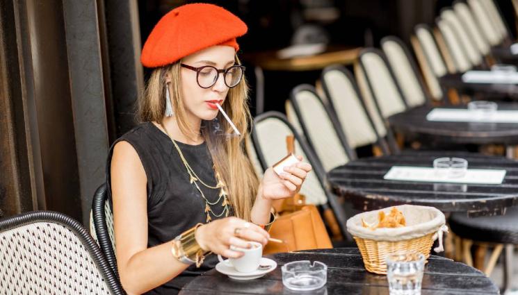 д - ЗАРАДИ ДЕЦАТА: Франция забранява пушенето на открито