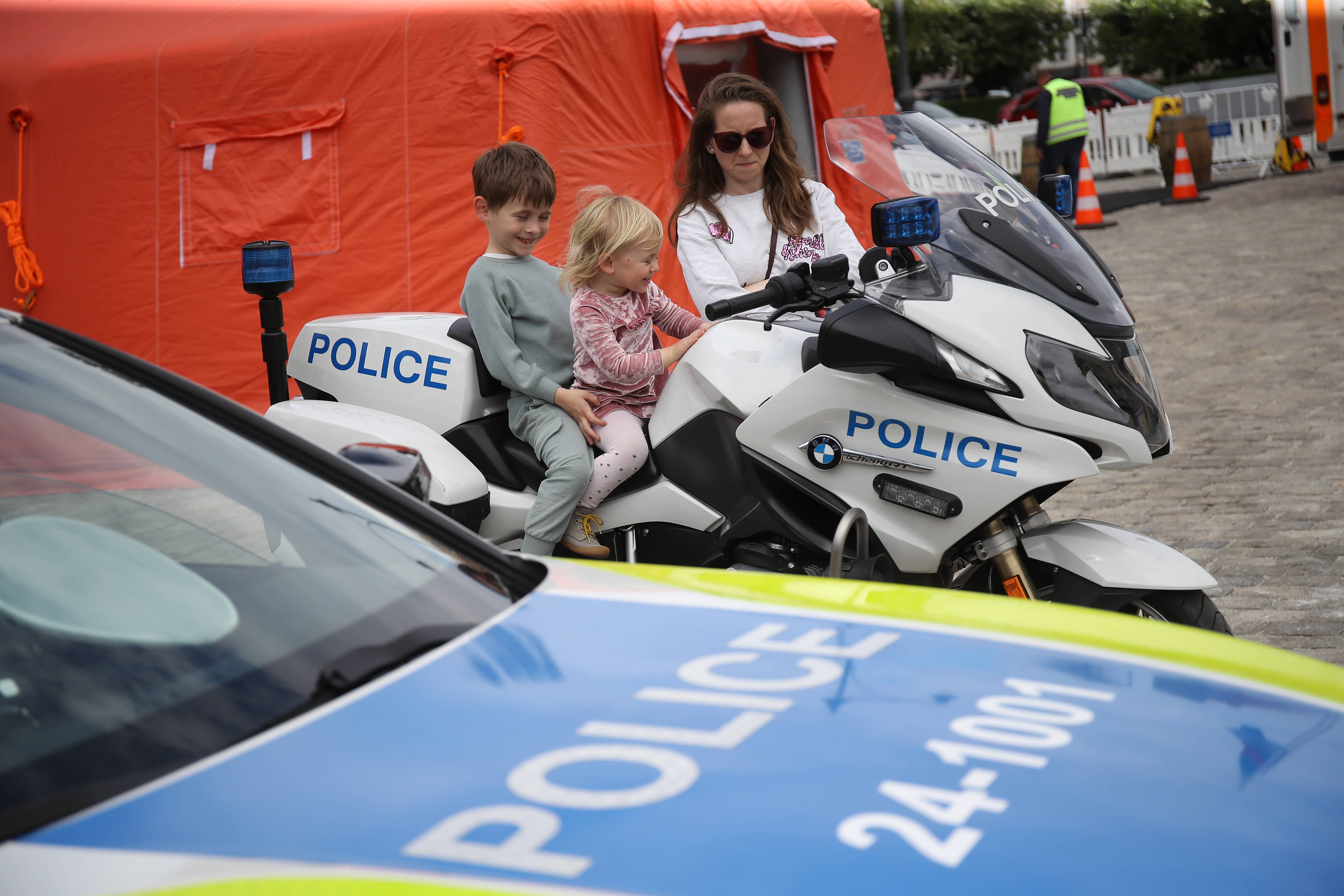 военни дрон деца