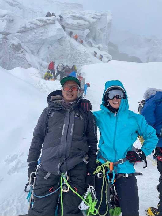 С шерпа Занг Бу на Манаслу през септември