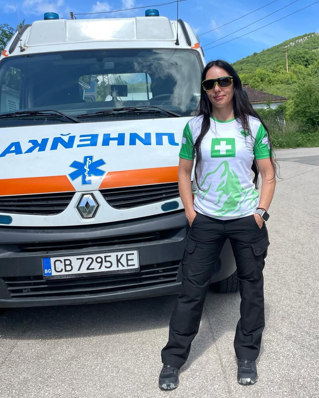 Христина със собствената си линейка