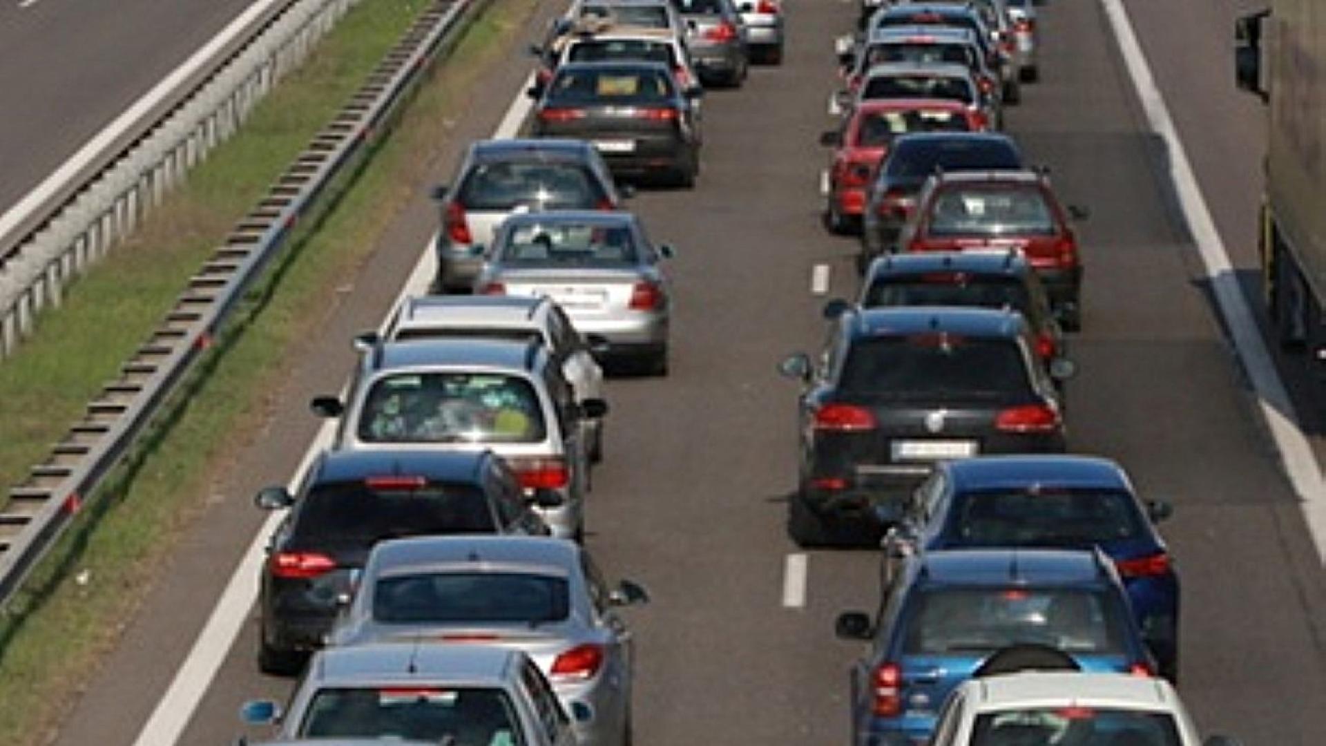 Временно е ограничено движението при 14 км на автомагистрала