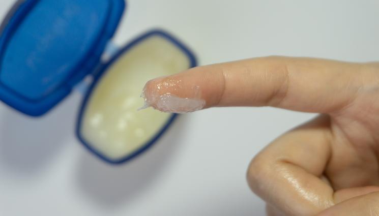 вазелин - Вазелинът - от какво се прави и какво трябва да знаем за него