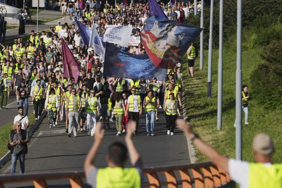  Сърбия митинг 