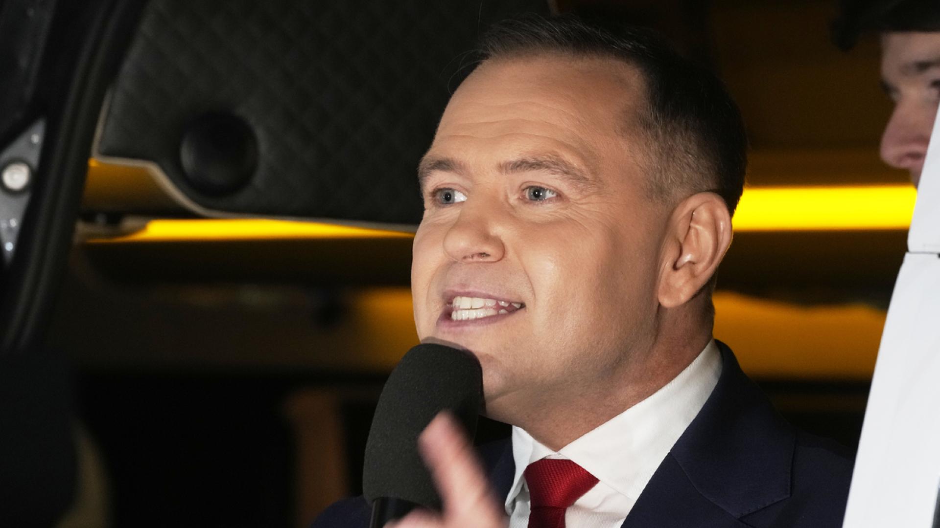 Избраният за полски президент консерваторът Карол Навроцки каза че премиерът