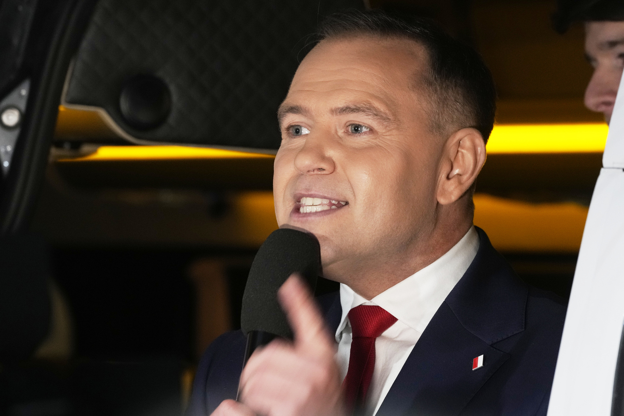 Избраният за полски президент Навроцки изрази остра позиция срещу премиера Туск
