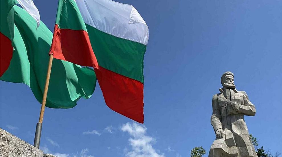 „Четете Ботев не само на 2 юни“, „Такива хора опазиха свободна България“ – политиците с почит