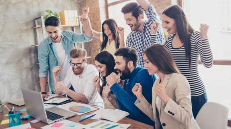 млади хора работа