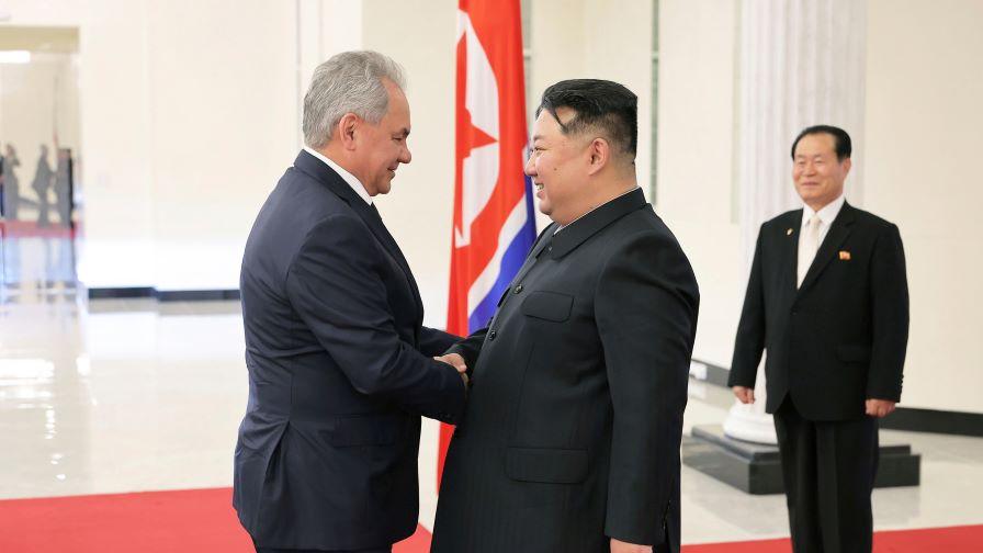Шойгу пристигна в Пхенян за среща с Ким Чен-ун