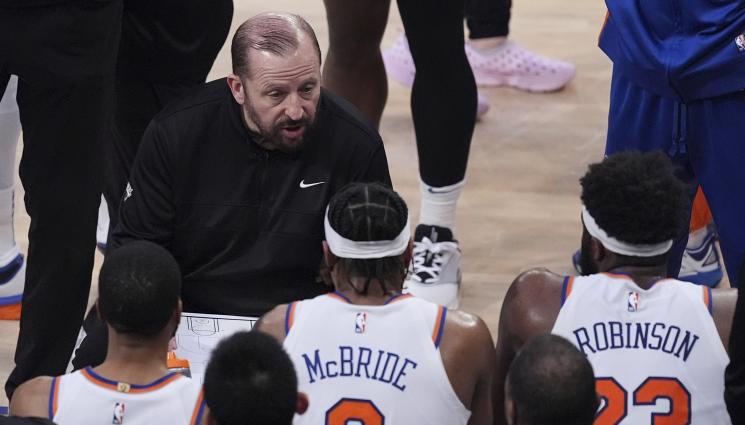 Том Тибодо - Старши треньорът на Ню Йорк Никс Том Тибодо бе освободен от поста си